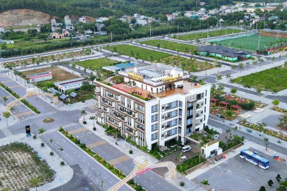 Diamond Hotel Van Don Cam Pha Exterior foto